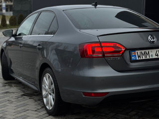 Volkswagen Jetta foto 2