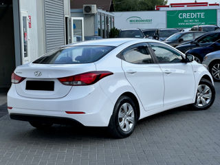 Hyundai Elantra foto 5