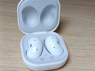 Căştile Samsung Galaxy Buds Live