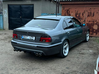 BMW 5 Series foto 2