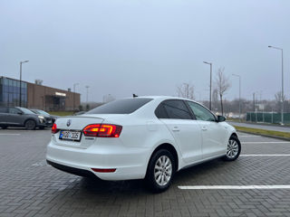 Volkswagen Jetta foto 4