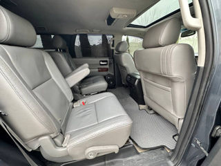 Toyota Sequoia foto 9