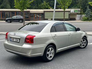 Toyota Avensis foto 4