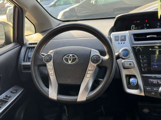 Toyota Prius v foto 10