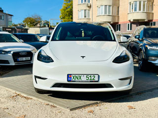 Tesla Model Y foto 1