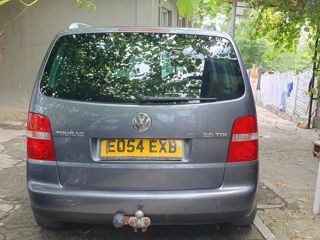 Volkswagen Touran foto 2