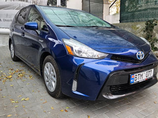 Toyota Prius v foto 2