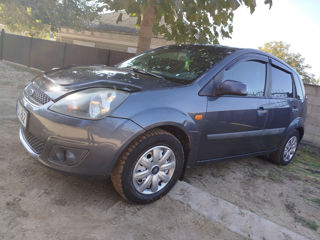 Ford Fiesta foto 8