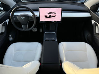 Tesla Model Y foto 10