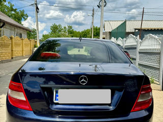 Mercedes C-Class foto 2