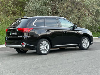 Mitsubishi Outlander foto 1