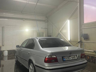 BMW 5 Series foto 3