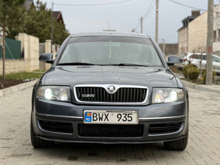 Skoda Superb foto 2