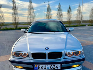 BMW 7 Series foto 1