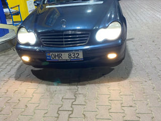 Mercedes C-Class foto 2