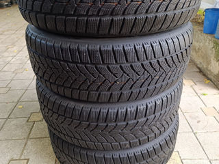 235 60 18 Dunlop iarnă