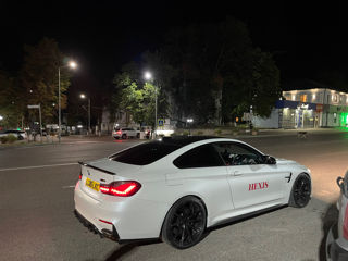 BMW M4 foto 9