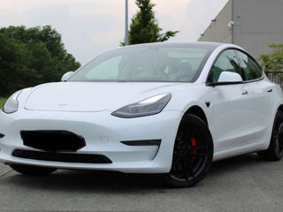 Chirie auto tesla model 3 performance