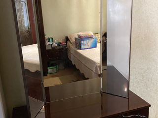 Dormitor, dulap + oglindă și noptiere foto 8