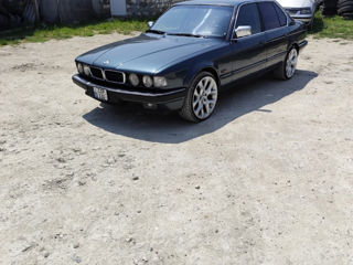 BMW 7 Series фото 0