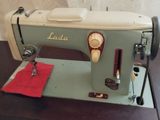 Продам швейную машинку ladaТ 237(чехословакия)