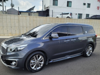 KIA Carnival foto 1