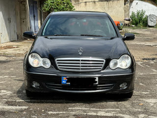 Mercedes C-Class foto 2