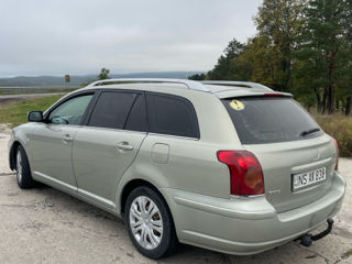 Toyota Avensis foto 3