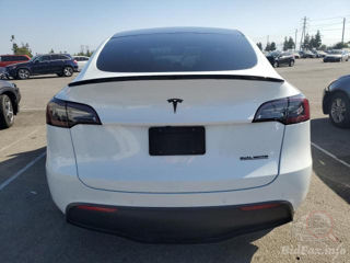 Tesla Model Y foto 6