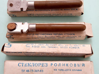 Стеклорезы советские.  Стекло 4 мм, размер 60 см x 70 см.