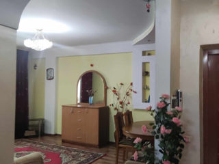 Apartament cu 3 camere, 106 m², Buiucani, Chișinău foto 3