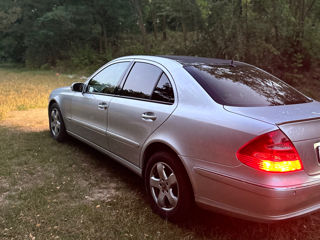 Mercedes E-Class foto 8