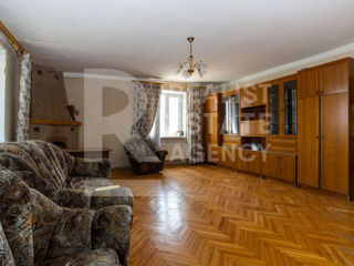 Apartament cu 3 camere, 110 m², Buiucani, Chișinău foto 3