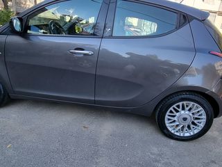 Lancia Ypsilon foto 10