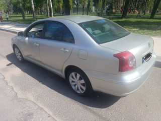 Toyota Avensis foto 3