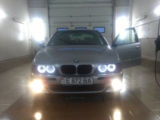 BMW 5 Series foto 5