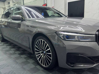 BMW 7 Series foto 3