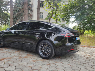 Tesla Model 3 foto 2