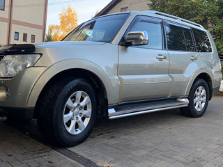 Mitsubishi Pajero foto 2