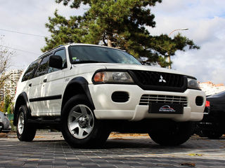 Mitsubishi Montero Sport foto 1