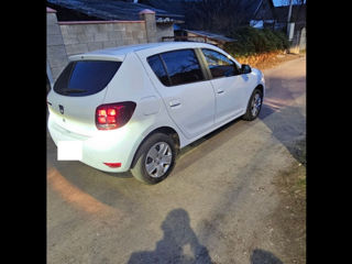 Dacia Sandero foto 1