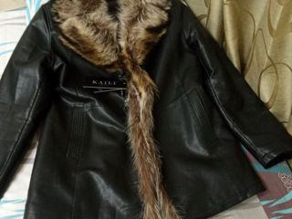 Мужское кожаное пальто с мехом волка