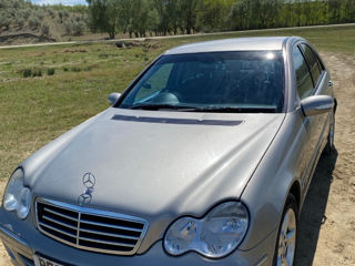 Mercedes C-Class foto 1