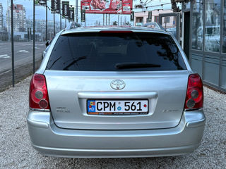 Toyota Avensis foto 6