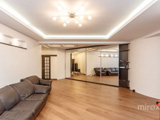Apartament cu 3 camere, 140 m², Centru, Chișinău foto 1