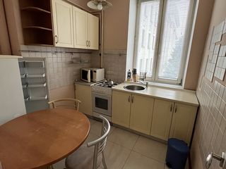 Apartament cu 2 camere, 55 m², Centru, Chișinău foto 2