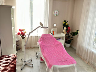 Închiriez loc de lucru în salon
