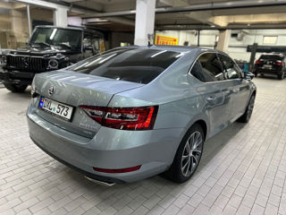 Skoda Superb foto 2