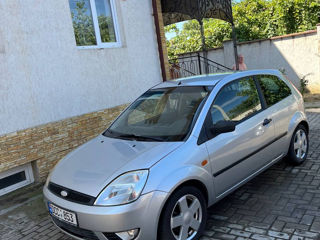 Ford Fiesta foto 3