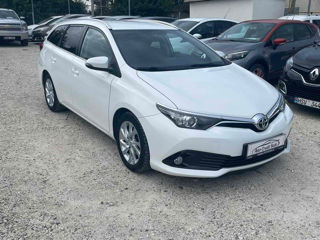 Toyota Auris foto 1